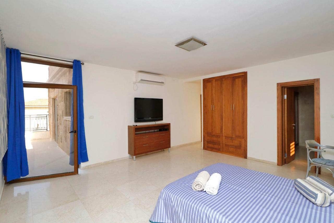 Armon Eilat